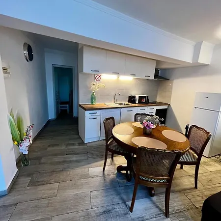 Superbe 57 2 Apartman Manom